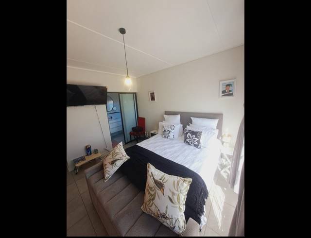 3 BEDROOM APARTMENT FOR SALE IN WATERFALL